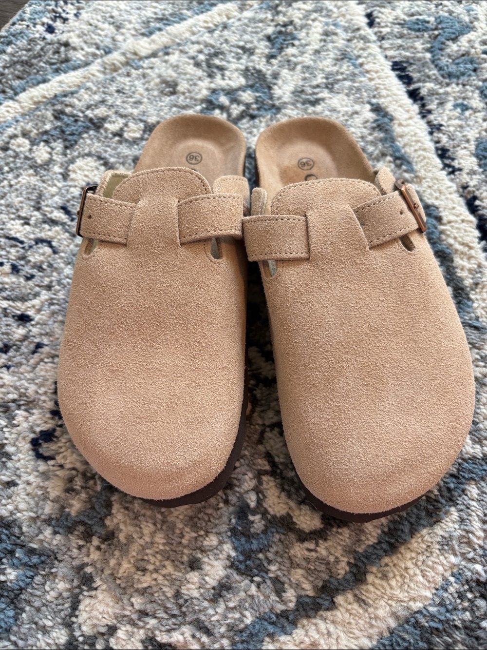 NWOT qomfort Suede Clogs - Size 36 (5.5/6)